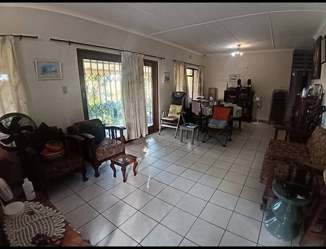 5 BEDROOM HOUSE FOR SALE IN HIBBERDENE